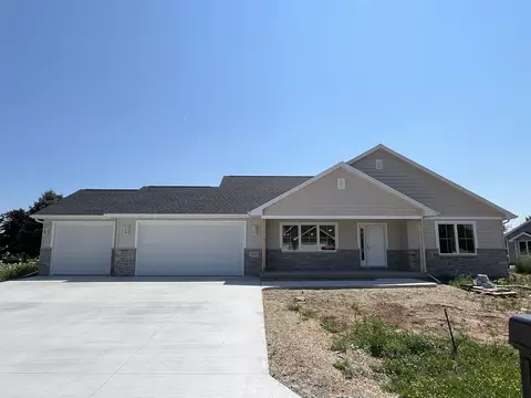 1430 Caroline Dr, New London, WI 54961