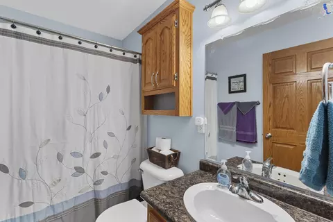 Bath - w10036 Terri Lane, Crivitz, WI 54114 photo 2 of 2
