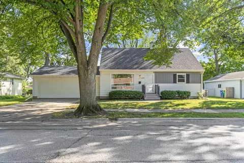1099 Kenwood St, Green Bay, WI 54304