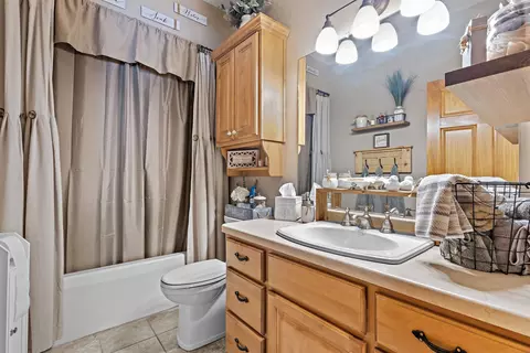 Bath - n3224 Feather Ridge Drive, Appleton, WI 54913 photo 3 of 4