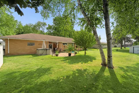 Exterior - 620 W Sunset Ave, Appleton, WI 54911 photo 4 of 7