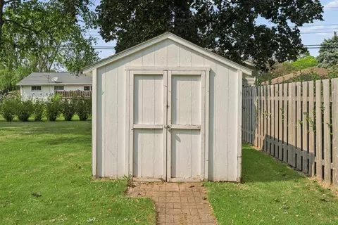 Exterior - 620 W Sunset Ave, Appleton, WI 54911 photo 3 of 7