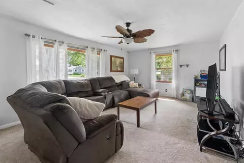 Living - 620 W Sunset Ave, Appleton, WI 54911 photo 1 of 2