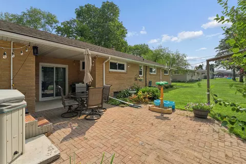 Exterior - 620 W Sunset Ave, Appleton, WI 54911 photo 5 of 7