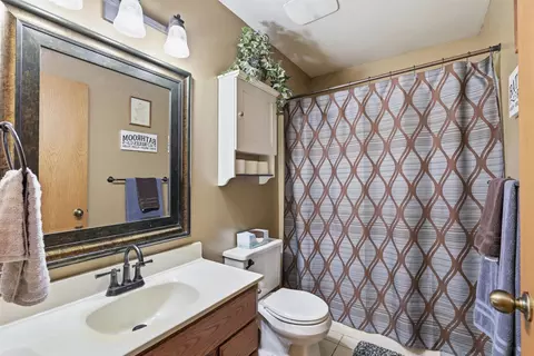 Bath - 217 E Mitchell Ave, Appleton, WI 54915 photo 2 of 2