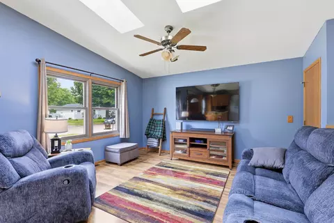 Living - 217 E Mitchell Ave, Appleton, WI 54915 photo 2 of 2