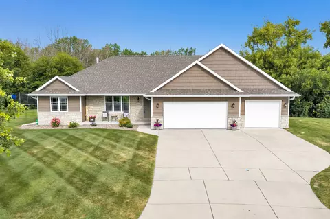 2458 Prairie Wind Ct, Green Bay, WI 54303
