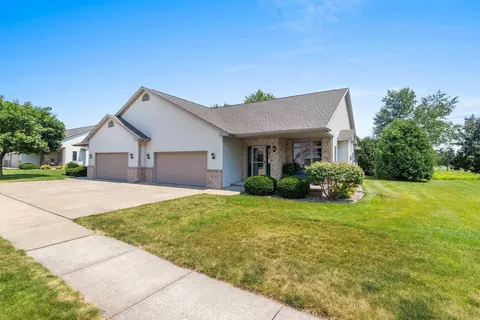 Exterior - 4716 N Fallview Ln, Appleton, WI 54913 photo 3 of 14