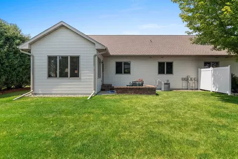 Exterior - 4716 N Fallview Ln, Appleton, WI 54913 photo 9 of 14