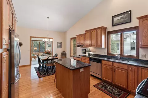 Kitchen - 4716 N Fallview Ln, Appleton, WI 54913 photo 5 of 8