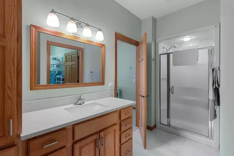 Bath - 4716 N Fallview Ln, Appleton, WI 54913 photo 1 of 2