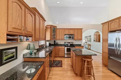 Kitchen - 4716 N Fallview Ln, Appleton, WI 54913 photo 3 of 8