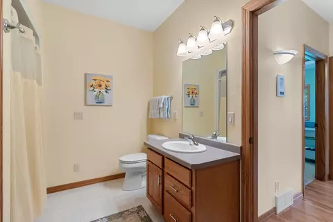 Bath - 4716 N Fallview Ln, Appleton, WI 54913 photo 2 of 2