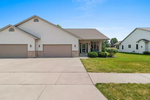 Exterior - 4716 N Fallview Ln, Appleton, WI 54913 photo 2 of 14