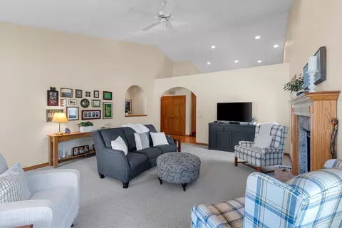Living - 4716 N Fallview Ln, Appleton, WI 54913 photo 2 of 3