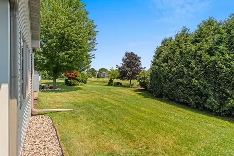Exterior - 4716 N Fallview Ln, Appleton, WI 54913 photo 7 of 14