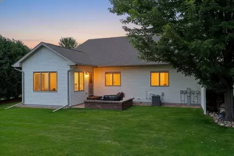 Exterior - 4716 N Fallview Ln, Appleton, WI 54913 photo 6 of 14