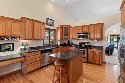 Kitchen - 4716 N Fallview Ln, Appleton, WI 54913 photo 4 of 8