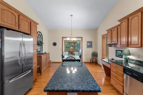 Kitchen - 4716 N Fallview Ln, Appleton, WI 54913 photo 6 of 8