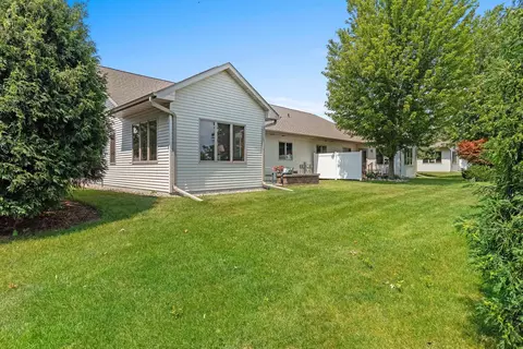 Exterior - 4716 N Fallview Ln, Appleton, WI 54913 photo 8 of 14