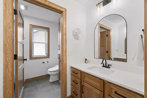 Bath - n9263 Laura St, Appleton, WI 54915 photo 5 of 6