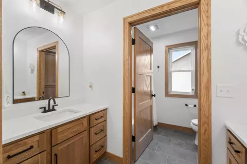 Bath - n9263 Laura St, Appleton, WI 54915 photo 4 of 6