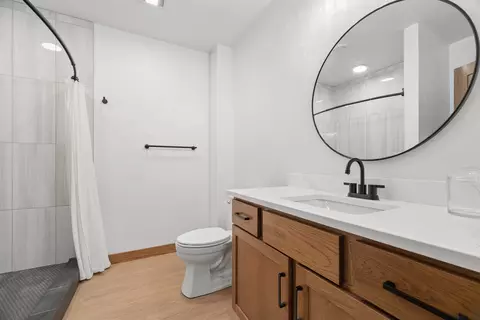 Bath - n9263 Laura St, Appleton, WI 54915 photo 6 of 6