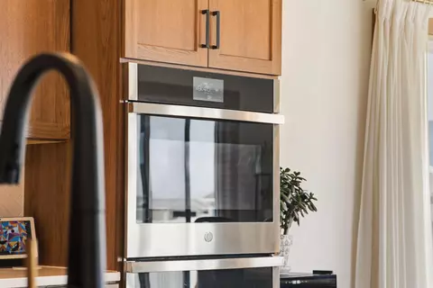 Kitchen - n9263 Laura St, Appleton, WI 54915 photo 3 of 9