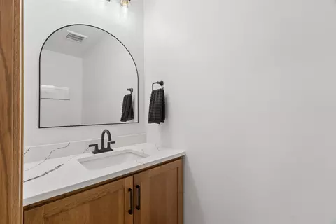 Bath - n9263 Laura St, Appleton, WI 54915 photo 1 of 6