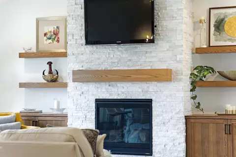 Living - n9263 Laura St, Appleton, WI 54915 photo 4 of 7