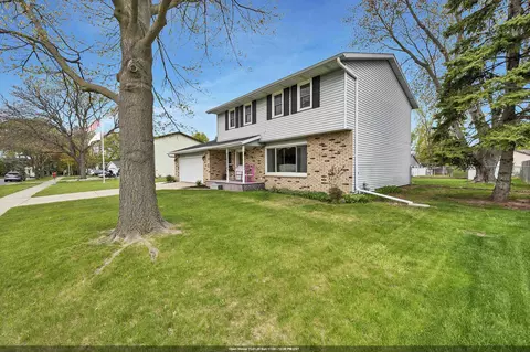 413 S Good Hope Rd, De Pere, WI 54115