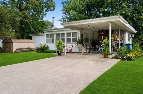 2073 S Point Comfort Rd, Oshkosh, WI 54902