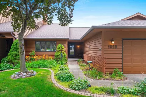1525 N Bay Highlands Dr, Green Bay, WI 54311