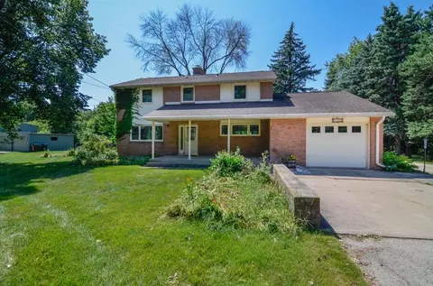 Exterior - 1105 S Timmers Ln, Appleton, WI 54914 photo 4 of 9