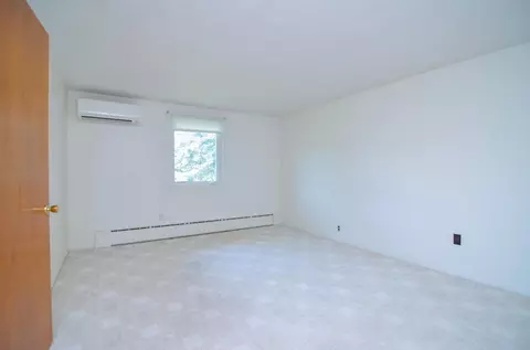 Bedroom - 1105 S Timmers Ln, Appleton, WI 54914 photo 2 of 8