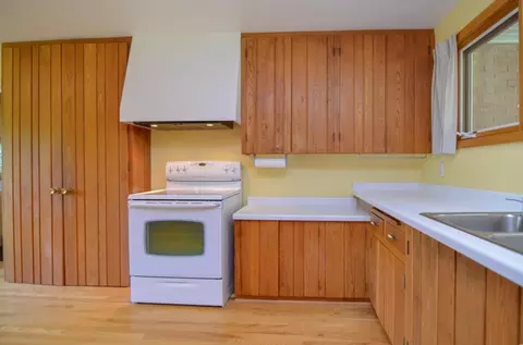 Kitchen - 1105 S Timmers Ln, Appleton, WI 54914 photo 3 of 4