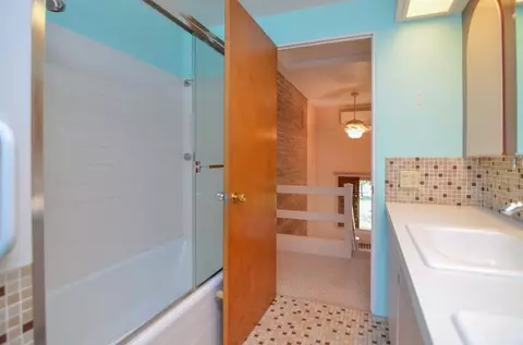 Bath - 1105 S Timmers Ln, Appleton, WI 54914 photo 2 of 5