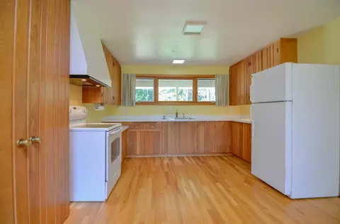 Kitchen - 1105 S Timmers Ln, Appleton, WI 54914 photo 2 of 4