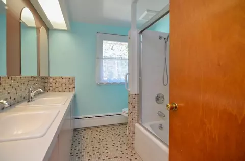 Bath - 1105 S Timmers Ln, Appleton, WI 54914 photo 3 of 5