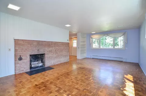 Living - 1105 S Timmers Ln, Appleton, WI 54914 photo 5 of 9