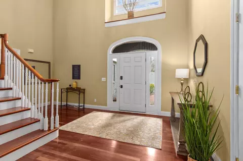 Entry Way - 140 River Dr, Appleton, WI 54915 photo 2 of 6