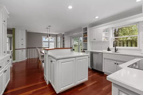 Kitchen - 140 River Dr, Appleton, WI 54915 photo 4 of 5