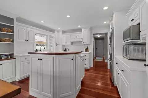 Kitchen - 140 River Dr, Appleton, WI 54915 photo 3 of 5