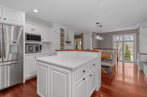 Kitchen - 140 River Dr, Appleton, WI 54915 photo 1 of 5