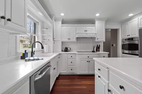 Kitchen - 140 River Dr, Appleton, WI 54915 photo 5 of 5