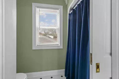 Bath - 140 River Dr, Appleton, WI 54915 photo 8 of 9