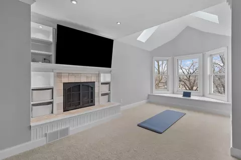 Living - 140 River Dr, Appleton, WI 54915 photo 6 of 8