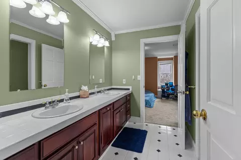 Bath - 140 River Dr, Appleton, WI 54915 photo 7 of 9