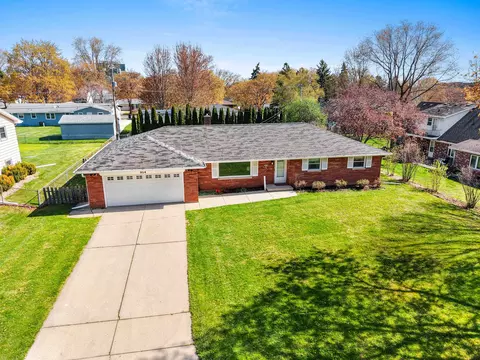 914 Rasmussen Pl, Green Bay, WI 54304