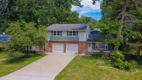 1439 Springdale Ln, Green Bay, WI 54304